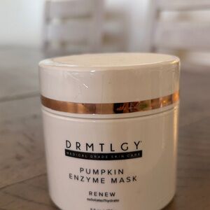 DRMTLGY FULL SIZE Pumpkin Enzyme Mask - White and Gold